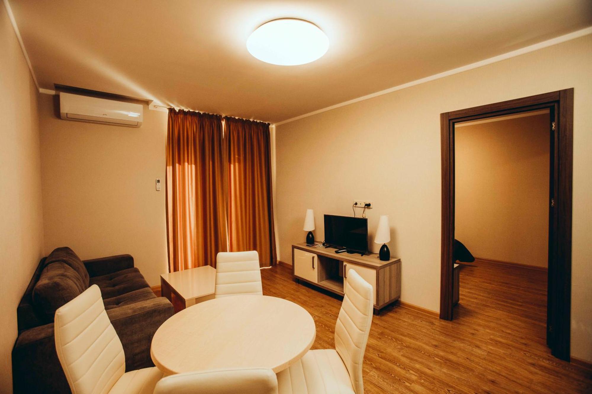 Holiday Lux Tower Batumi Pokoj fotografie